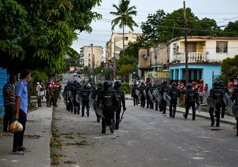 Zeci de arestări în Cuba, după cele mai ample proteste din ultimele decenii