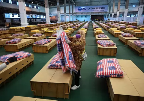 Spital COVID în aeroport și trenuri pe post de ambulanțe. Măsuri disperate în Thailanda, din cauza exploziei de infectări