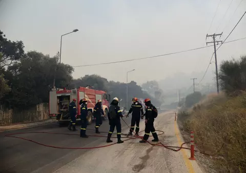 Incendiu puternic în peninsula grecească Peloponez. Locuitorii din patru sate, evacuați