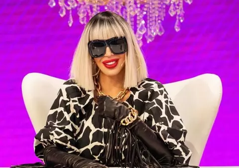 Raluca Bădulescu a apărut fără perucă. Vedeta e în vacanță cu actualul și fostul soț