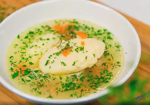 Supă de pui cu găluște ﻿