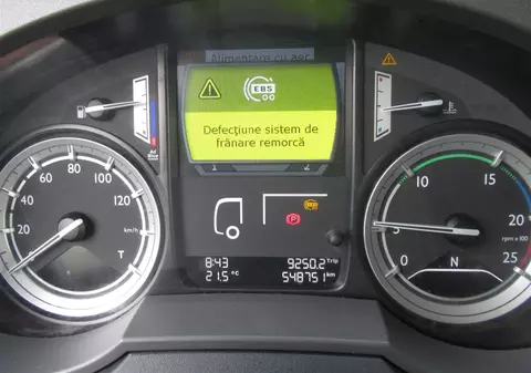 Șofer român de TIR cu bordul care „strălucea ca un pom de Crăciun”, lăsat fără camion de polițiștii germani