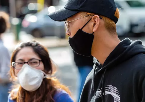 Studiu: Anticorpii la persoanele care s-au infectat cu COVID durează cel puțin 9 luni