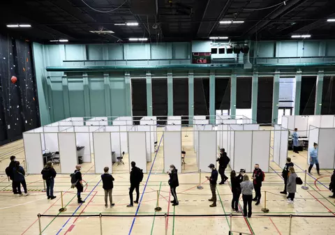 Comisia Europeană anunță că 70% din adulții UE au primit cel puțin o doză de vaccin anti-COVID. România trage în jos media