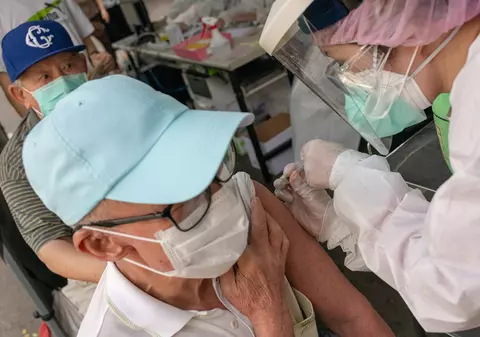 Avertisment OMS: Există „o mare probabilitate” să apară variante ale COVID „posibil mai periculoase”