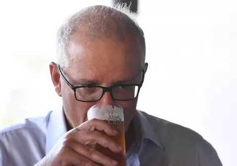 Australienii vaccinați anti-Covid vor primi bere gratis, după intervenția premierului