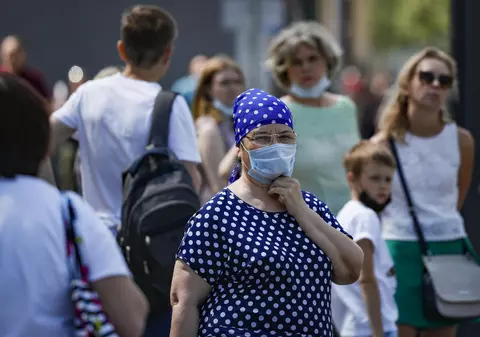 Persoanele vaccinate, îndemnate de OMS să poarte în continuare masca de protecție, din cauza amenințării variantei Delta