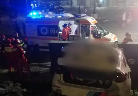 Șofer urmărit de polițiștii vâlceni pe motiv că are un pistol în mașină, mort în accident. Pistolul era o brichetă
