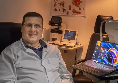 Ecranele OLED de pe noile laptopuri ASUS ZenBook sunt gândite pentru profesioniști