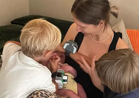 Adela Popescu a dezvăluit numele celui de-al treilea copil. Cum îl cheamă pe mezinul familiei