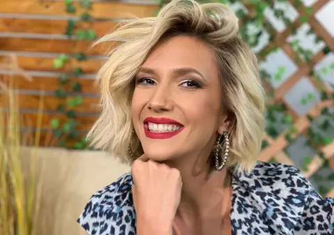 Adela Popescu revine la „Vorbește lumea” la aproape două luni de când a născut al treilea copil. „Din 30 august”