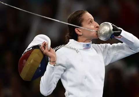 De scuze ne este plin podul. Despre salut, onoare și fair-play, în viață și în scrimă