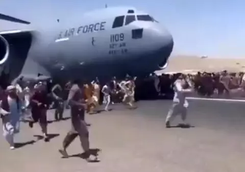 Oficial NATO: Cel puţin 20 de oameni au murit în ultima săptămână în timpul evacuărilor de pe aeroportul din Kabul