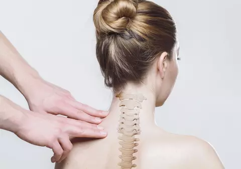 Proceduri minim invazive pentru tratarea unor afecțiuni ale coloanei