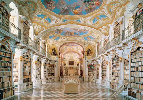 Ce idee au avut cei care îngrijesc cărțile Mănăstirii Admont, cea mai mare bibliotecă monastică a lumii