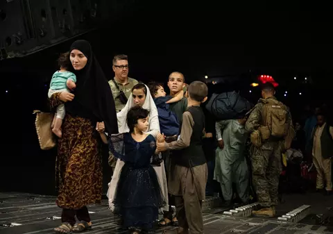 MAE anunță că a evacuat alți 80 de cetățeni afgani, care urmează să vină în România