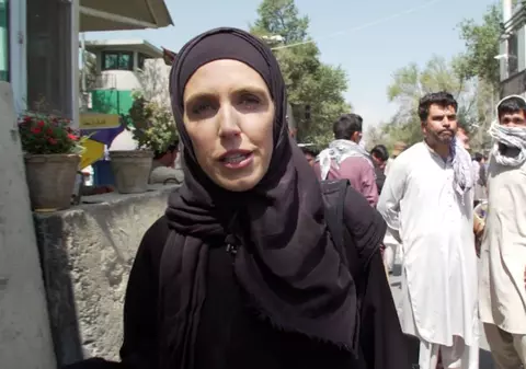 Talibanii i-au cerut unei jurnaliste CNN din Kabul să stea deoparte pentru că „este femeie”