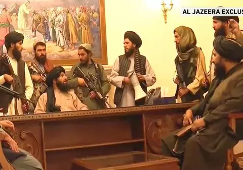 Talibanii au preluat puterea în Afganistan. Președintele a fugit „ca să evite o baie de sânge”