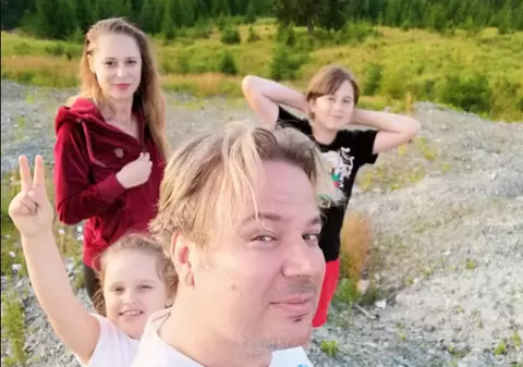 Ce a pățit familia lui Dan Helciug la o mănăstire din Maramureș. „Au ieșit măicuțele speriate”