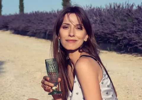 Dana Rogoz, în costum de baie. Reacția fanilor: „Cum să arăți așa splendid după ce ai născut doi copii?”