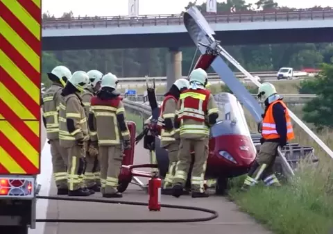 Doi răniți în Germania, după ce un elicopter s-a prăbușit pe o autostradă