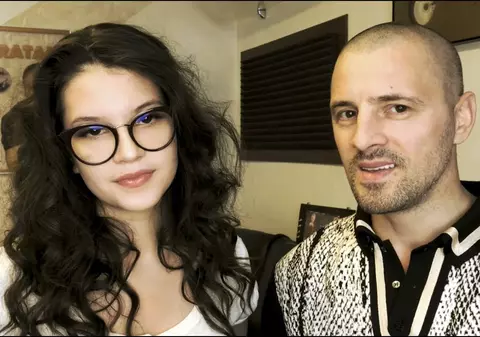 Cum a apărut mama Cleopatrei Stratan la cununia religioasă a fiicei. Și-a dat jos baticul de pe cap doar la poză