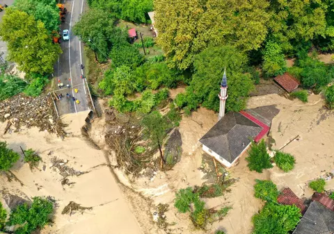 După incendiile violente, Turcia este afectată de inundații. Cel puțin 11 persoane au murit