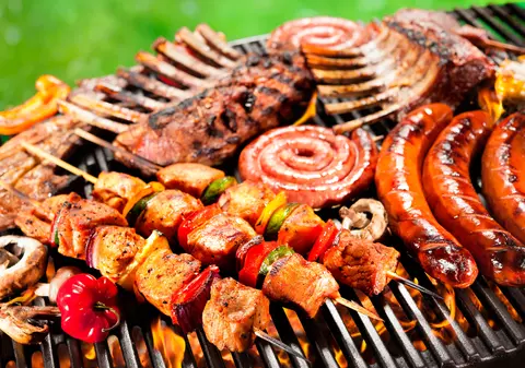 O familie de vegani amenință că îi dă în judecată pe vecinii care gătesc carnea cu geamul deschis, în Australia