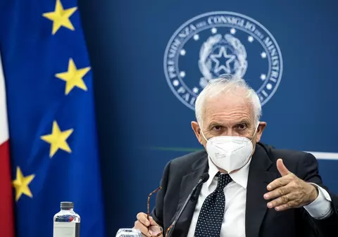 Ministrul educaţiei din Italia susţine vaccinarea obligatorie împotriva COVID a profesorilor