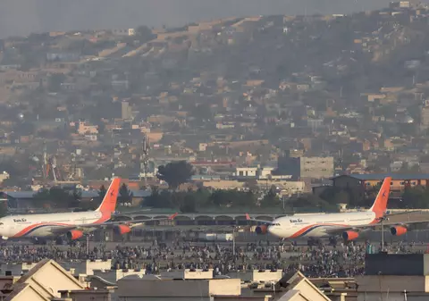 Pentagonul anunță că toate zborurile civile şi militare au fost suspendate pe aeroportul din Kabul