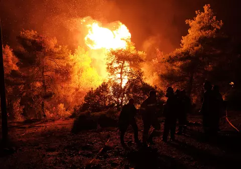 Coșmarul continuă în Grecia. Cum a decurs prima misiune a salvatorilor români, în insula Evia
