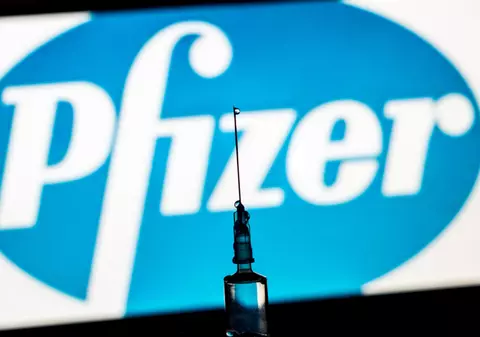 Agenţia Europeană a Medicamentului investighează trei posibile efecte secundare ale vaccinurilor anti-COVID Pfizer şi Moderna