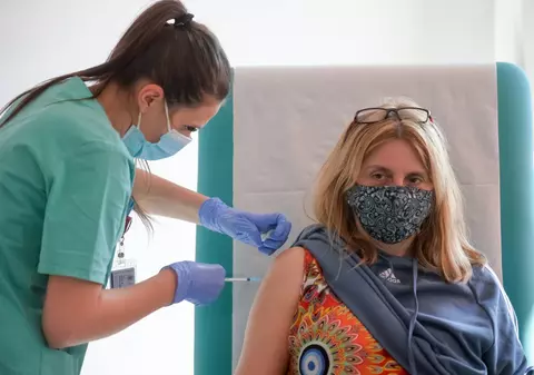 Primul studiu privind eficiența vaccinurilor anti-COVID-19 în România: Vaccinații, risc de deces de 14 ori mai mic decât nevaccinații
