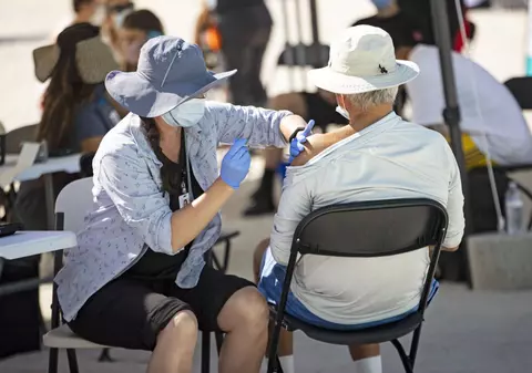 SUA ar putea recomanda a treia doză de vaccin anti-COVID la opt luni după a doua