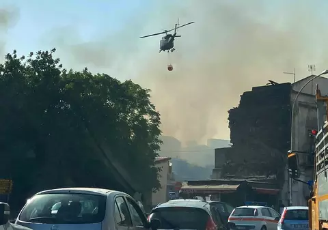 Sudul Italiei, devastat de incendii: 800 de focare numai în weekend. Furtuni violente în nordul țării