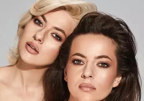 Imagine rară cu Lidia Buble și cele patru surori ale ei. „Așa arată fericirea”