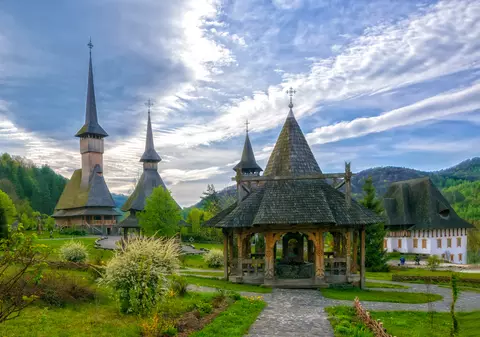 Mănăstirea Bârsana - colț de rai în inima Maramureșului. Istoric și legendă