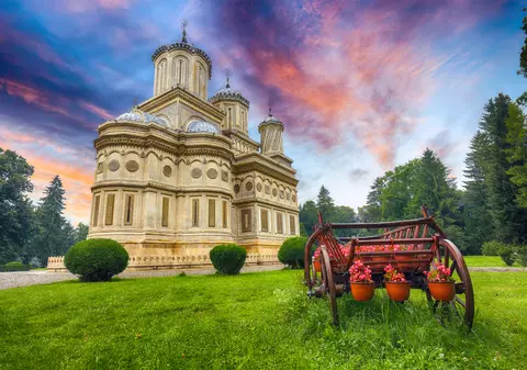 Mănăstirea Curtea de Argeș - istoric, legendă și lucruri mai puțin știute