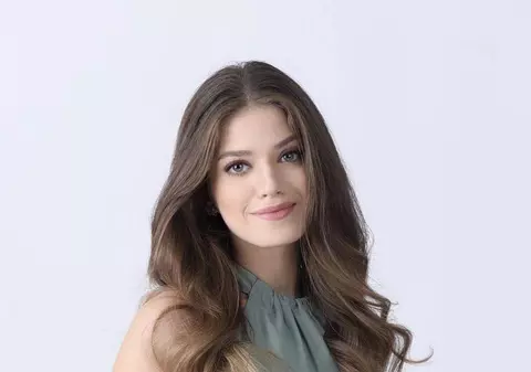 Mara Oprea, protagonista serialului „Adela”, în costum de baie. Unde și-a petrecut vacanța actrița