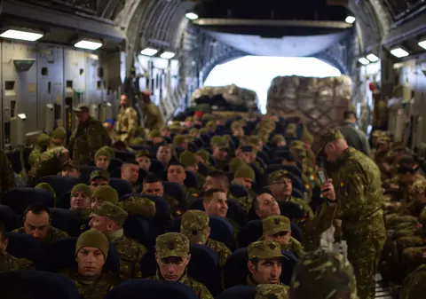 România trimite 200 de militari să ajute la la operațiunile NATO de evacuare a afganilor. Decizia, luată în ședința CSAT
