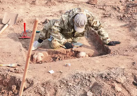 Nici bărbat, nici femeie. Cercetătorii au găsit într-un mormânt vechi de 1.000 de ani din Finlanda rămășițele unei persoane non-binare