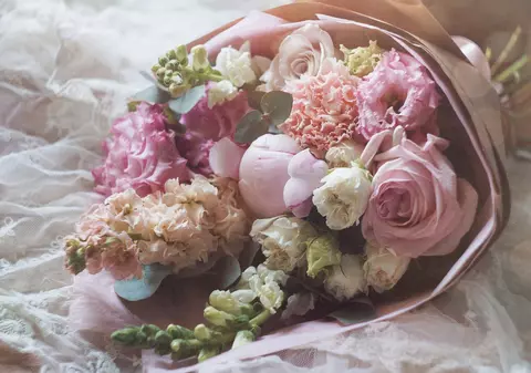 Cum alegi cel mai frumos buchet de flori? 4 aspecte de care să ții cont
