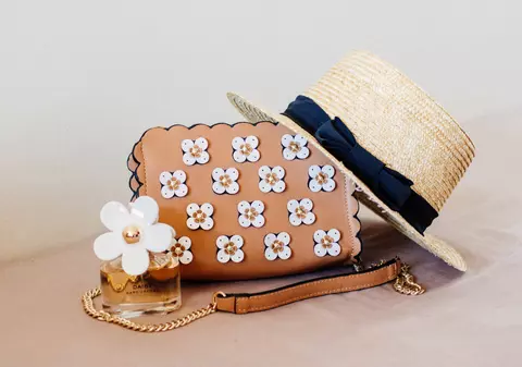 5 accesorii atemporale în care merită să investești