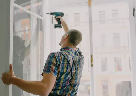 Ce reparații poți face singur și pentru care este nevoie să apelezi la ajutorul unui specialist