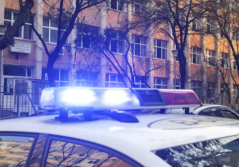 Adolescenți din Arad, bătuți de tatăl unui copil pe un teren de fotbal. „Adu sabia, bă!”, strigă bărbatul către fiul său