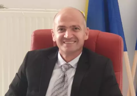 Director de şcoală din Timișoara, dat afară după ce a fost auzit când înjură și-și jignește familia