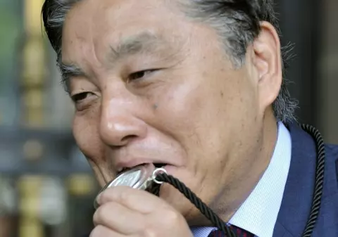 O medalie olimpică de aur de la JO 2020 va fi înlocuită, după ce a fost mușcată de primarul din Nagoya