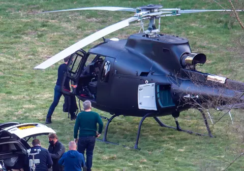 O britanică s-a trezit cu actorul Tom Cruise aterizând cu elicopterul în grădina ei