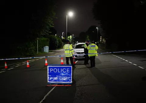 Șase morți, într-un atac armat din Marea Britanie. O mamă și copilul ei, printre victime