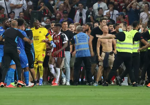 Un bărbat acuzat că a lovit un jucător de la Marseille, arestat după incidentele din meciul de la Nice